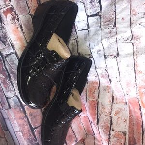 Clark’s 9 wide NEW CLOGS SLIP ONS BLACK